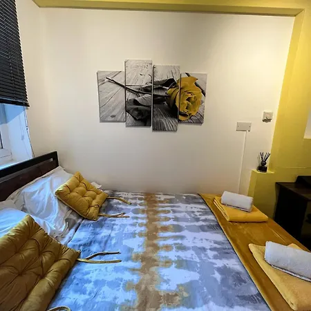 The Yellow Sapphire Sanctum - Cosy 1 Bed Flat With Free Parking & Fast Wifi Near Centre, New Street Station, National Sea Life Centre Birmingham, Ladywood Leisure Centre And Egbaston Golf Club Birmingham