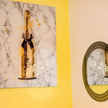 The Yellow Sapphire Sanctum - Cosy 1 Bed Flat With Free Parking & Fast Wifi Near Centre, New Street Station, National Sea Life Centre Birmingham, Ladywood Leisure Centre And Egbaston Golf Club Apartment