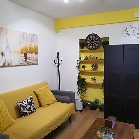 The Yellow Sapphire Sanctum - Cosy 1 Bed Flat With Free Parking & Fast Wifi Near Centre, New Street Station, National Sea Life Centre Birmingham, Ladywood Leisure Centre And Egbaston Golf Club
